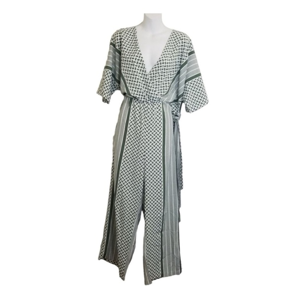 BloomChic Plus Size 2XL Green Striped Jumpsuit us18-20 - Picture 4 of 5